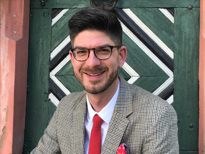 Ein Portrait von Tobias Becker.