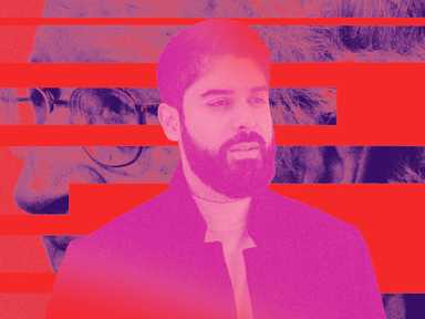 Ein Portrait von Emran. Im Hintergrund ein Foto von Noam Chomsky.