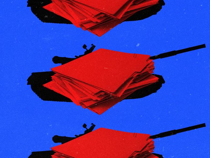 Rote Ordner auf Panzersilhouetten vor blauem Hintergrund, wodurch ein starker Kontrast entsteht.