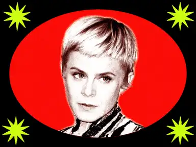 Schwarz-weiße Portraitaufnahme Robyn mit kurzen Haaren vor einem roten Hintergrund, umgeben von vier gelben Sternen.