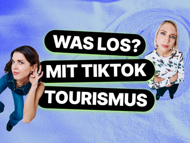 Nora und Sandra mit der Überschrift "Was los? mit TikTok-Tourismus" im Hintergrund ein Bild vom Strand.