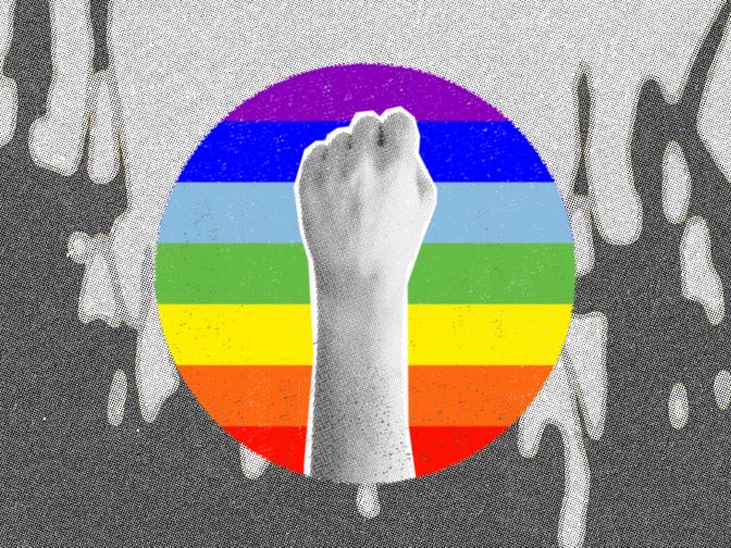 Eine erhobene Faust als Symbol für Protest, vor einer kreisförmigen Regenbogen-Fahne