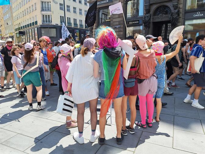 Demonstration der Rebel Clowns "Marsch fürn Arsch" in der Wiener Innenstadt