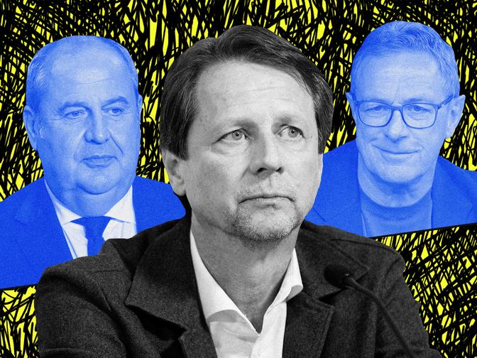 Drei Männer (Josef Pröll, Peter Schöttel, Ralf Rangnick), einer vorne in Schwarz-Weiß, zwei im Hintergrund blau getönt, vor einem künstlerischen, gelb-schwarz skizzierten Hintergrund.