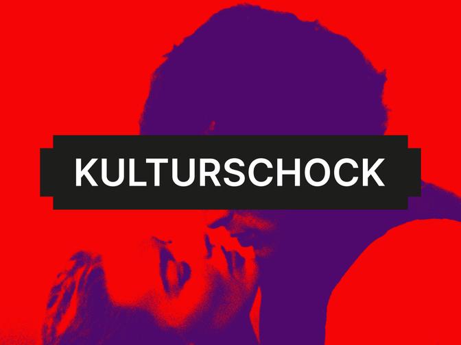 Das Filmplakat zum Film "Wuthering Heights" bzw. "Sturmhöhe" (2026) im Hintergrund, darüber das Wort "KULTURSCHOCK" in einem Rot-Violetten Farbschema.