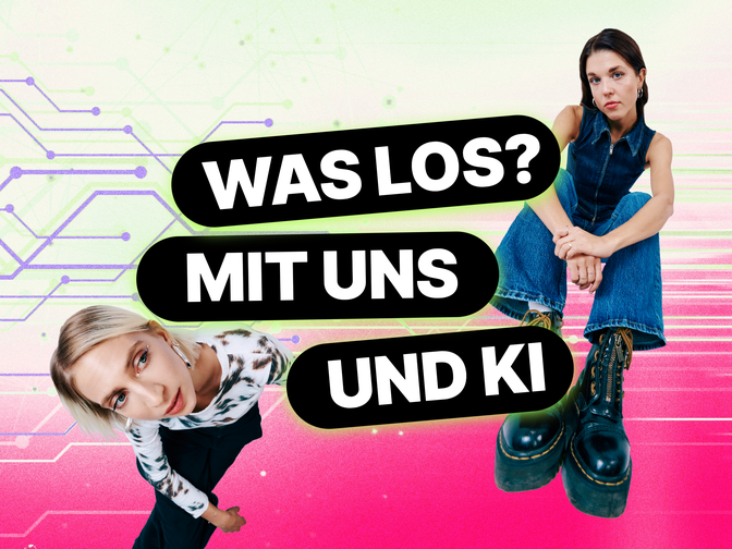 Sandra und Nora im Hintergrund technische Strukturen darüber steht: Was los? mit uns und KI.
