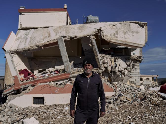 Ibrahims Haus wurde im Krieg schwer beschädigt, dennoch will er in Naqoura bleiben.