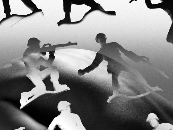 Silhouetten von Spielzeugsoldaten in dynamischen Posen vor einem Hintergrund mit einem Frauenkörper und einem Farbverlauf, wodurch eine dramatische und schattenreiche Szene entsteht.