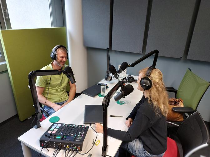 Ein Foto der Podcastaufnahme.