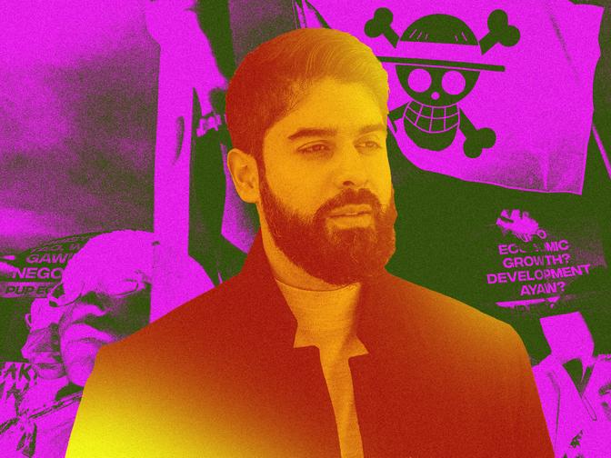 Ein Portrait von Emran. Im Hintergrund eine Demonstration, auf der die One Piece Flagge gehisst wird.