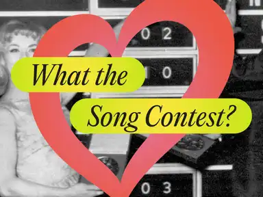 Retro-Bild mit einer Anzeigetafel im Hintergrund und einem rosa Herz darüber, überlagert von dem Text „What the Song Contest?“ in gelben Streifen.