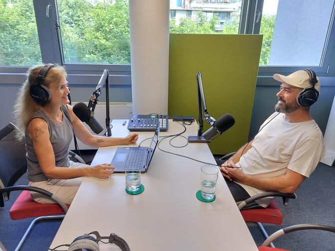 Berni Kaut im Podcast-Studio mit WZ-Host Petra Tempfer.