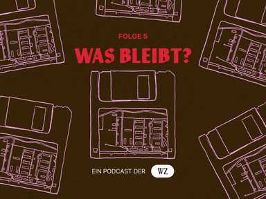 Eine Illustration von Disketten mit dem Grundriss des KZ darauf mit dem Text "Folge 5. Was bleibt? Ein Podcast der WZ."