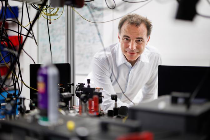 Markus Aspelmeyer: ,,Die Natur kann viel mehr, als wir im Alltag bemerken oder erfahren. Die Quantenphysik ist verrückt und diese Verrücktheit können wir im Experiment nachweisen."