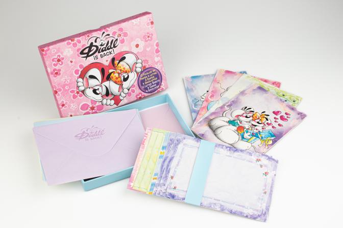 Diverse Diddl Merchandise Produkte, wie Briefpapier, Umschläge etc.