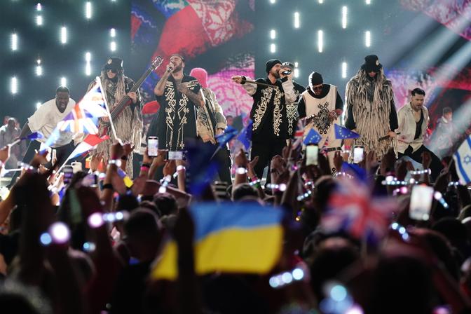 Das Kalush Orchestra, die Gewinner des Wettbewerbs von 2022, treten zur Eröffnung des großen Finales des Eurovision Song Contest in der M&S Bank Arena in Liverpool auf. Aufnahmedatum: Samstag, 13. Mai 2023.