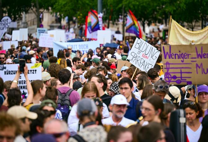 WIEN - ÖSTERREICH: Eine Demonstration gegen Einsparungen an den Universitäten "Sparkurs stoppen - #UniRetten" am Mittwoch, 27. Mai 2026, in Wien.