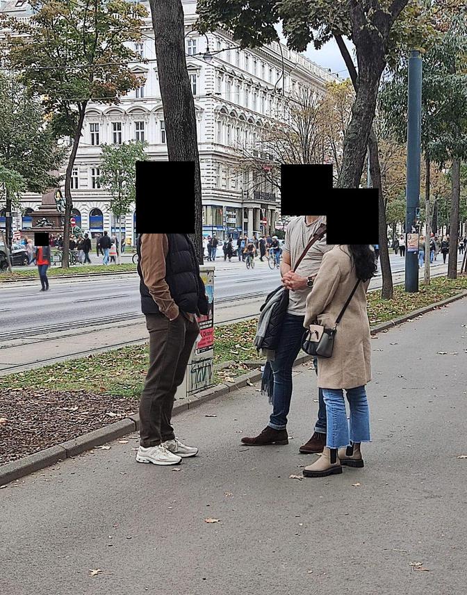 Shincheonji spricht mit einer Person in Wien.